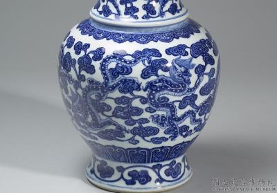 图片[2]-Floral-rim vase with clouds and dragons in underglaze blue, Qing dynasty, Qianlong reign (1736-1795)-China Archive